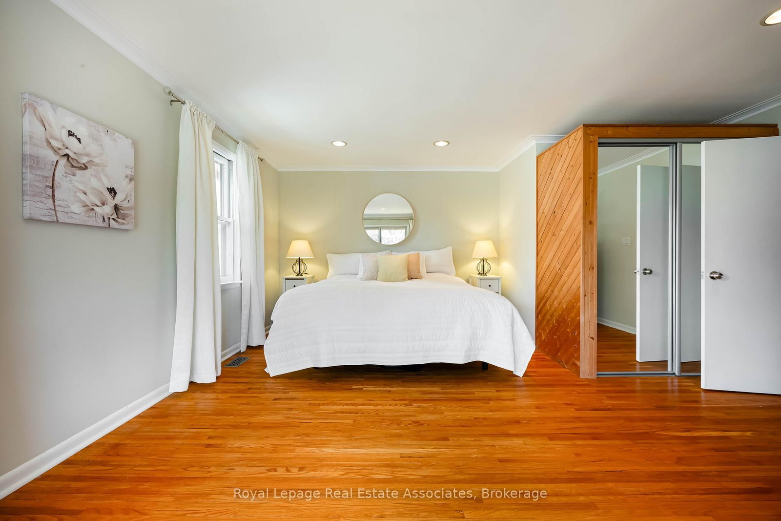 Detached House for sale at 8 Ann Street, Halton Hills, Ontario, L7G 2V2 - Georgetown - MLS: W12871886