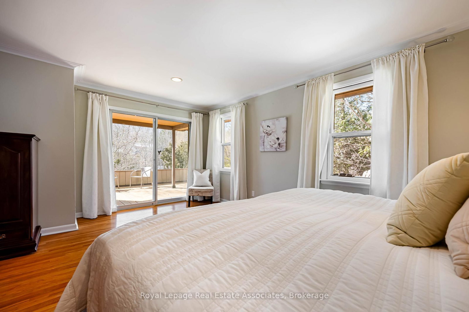 Detached House for sale at 8 Ann Street, Halton Hills, Ontario, L7G 2V2 - Georgetown - MLS: W12871886