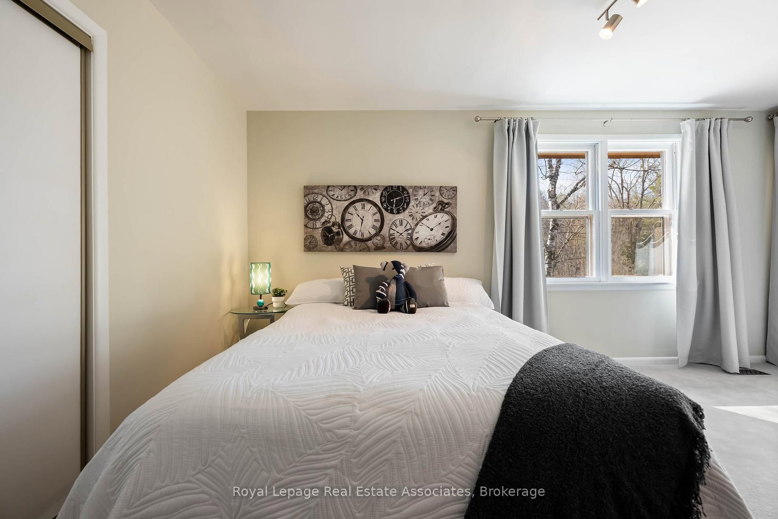 Detached House for sale at 8 Ann Street, Halton Hills, Ontario, L7G 2V2 - Georgetown - MLS: W12871886