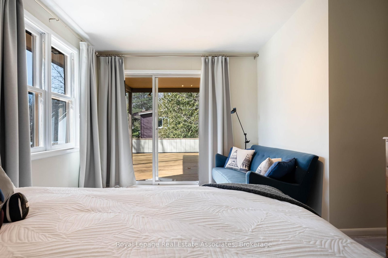 Detached House for sale at 8 Ann Street, Halton Hills, Ontario, L7G 2V2 - Georgetown - MLS: W12871886