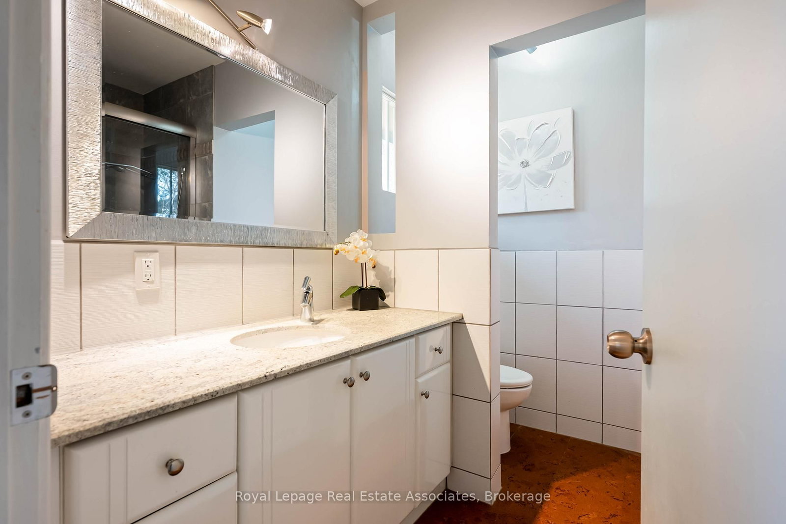 Detached House for sale at 8 Ann Street, Halton Hills, Ontario, L7G 2V2 - Georgetown - MLS: W12871886