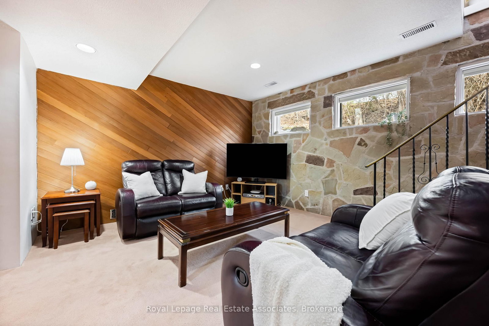 Detached House for sale at 8 Ann Street, Halton Hills, Ontario, L7G 2V2 - Georgetown - MLS: W12871886