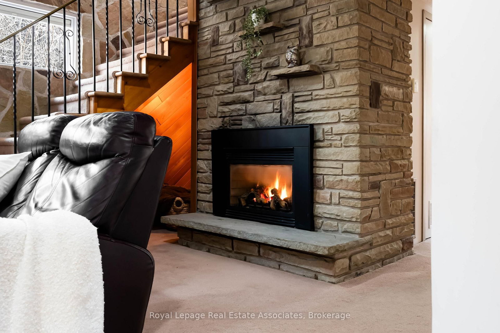 Detached House for sale at 8 Ann Street, Halton Hills, Ontario, L7G 2V2 - Georgetown - MLS: W12871886