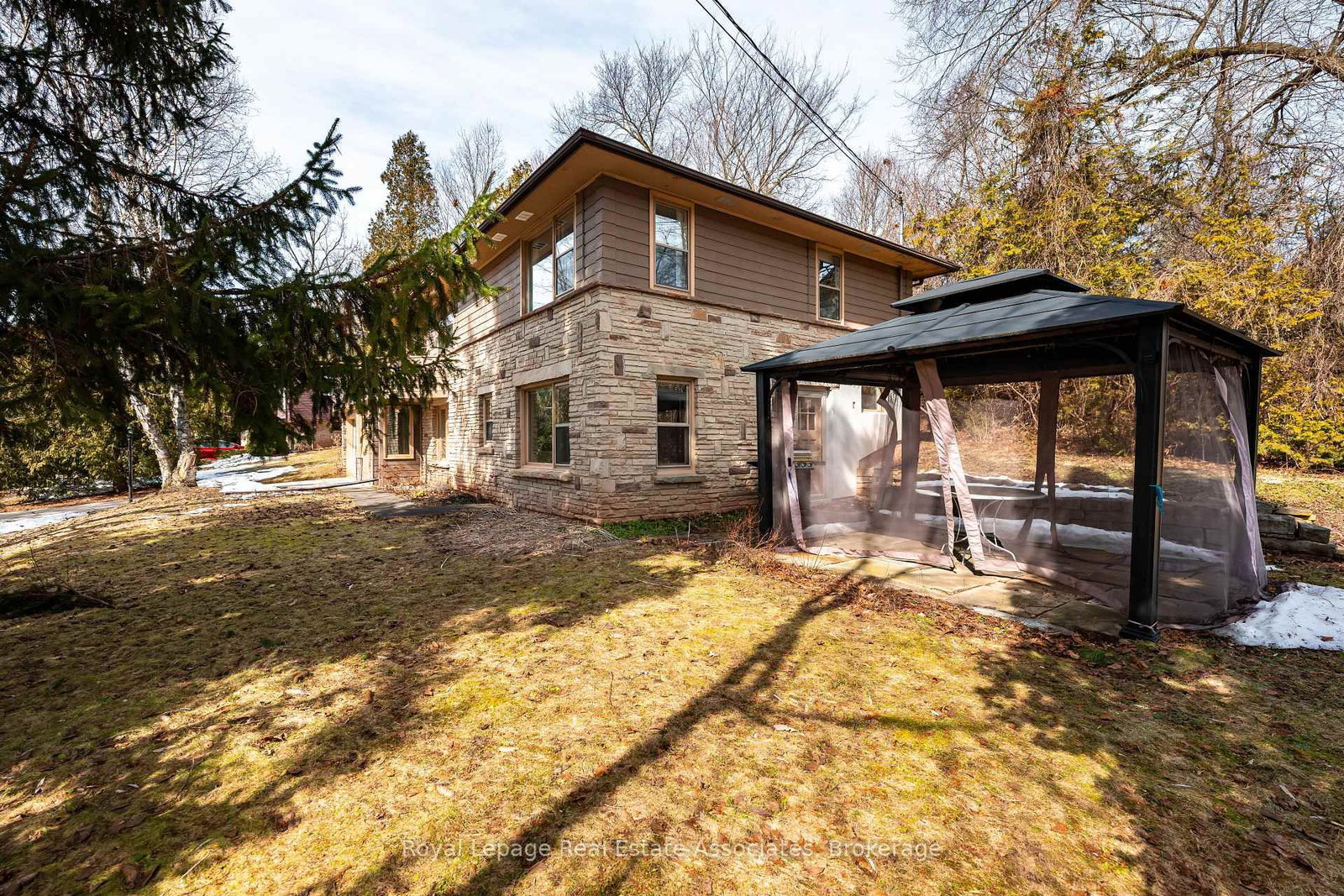 Detached House for sale at 8 Ann Street, Halton Hills, Ontario, L7G 2V2 - Georgetown - MLS: W12871886