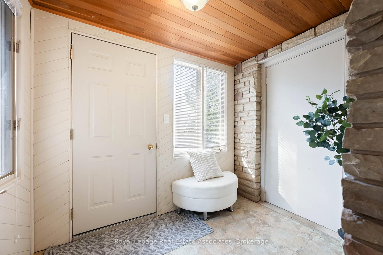 Detached House for sale at 8 Ann Street, Halton Hills, Ontario, L7G 2V2 - Georgetown - MLS: W12871886