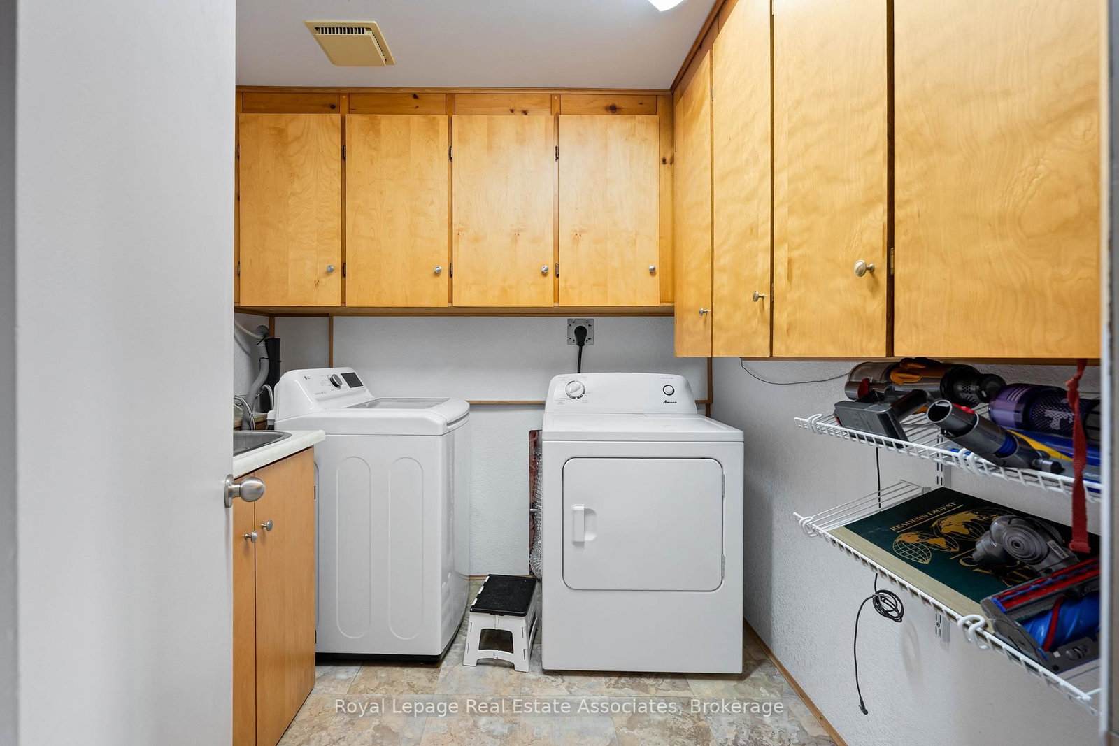 Detached House for sale at 8 Ann Street, Halton Hills, Ontario, L7G 2V2 - Georgetown - MLS: W12871886