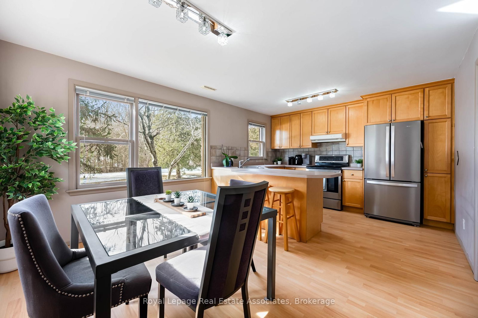 Detached House for sale at 8 Ann Street, Halton Hills, Ontario, L7G 2V2 - Georgetown - MLS: W12871886