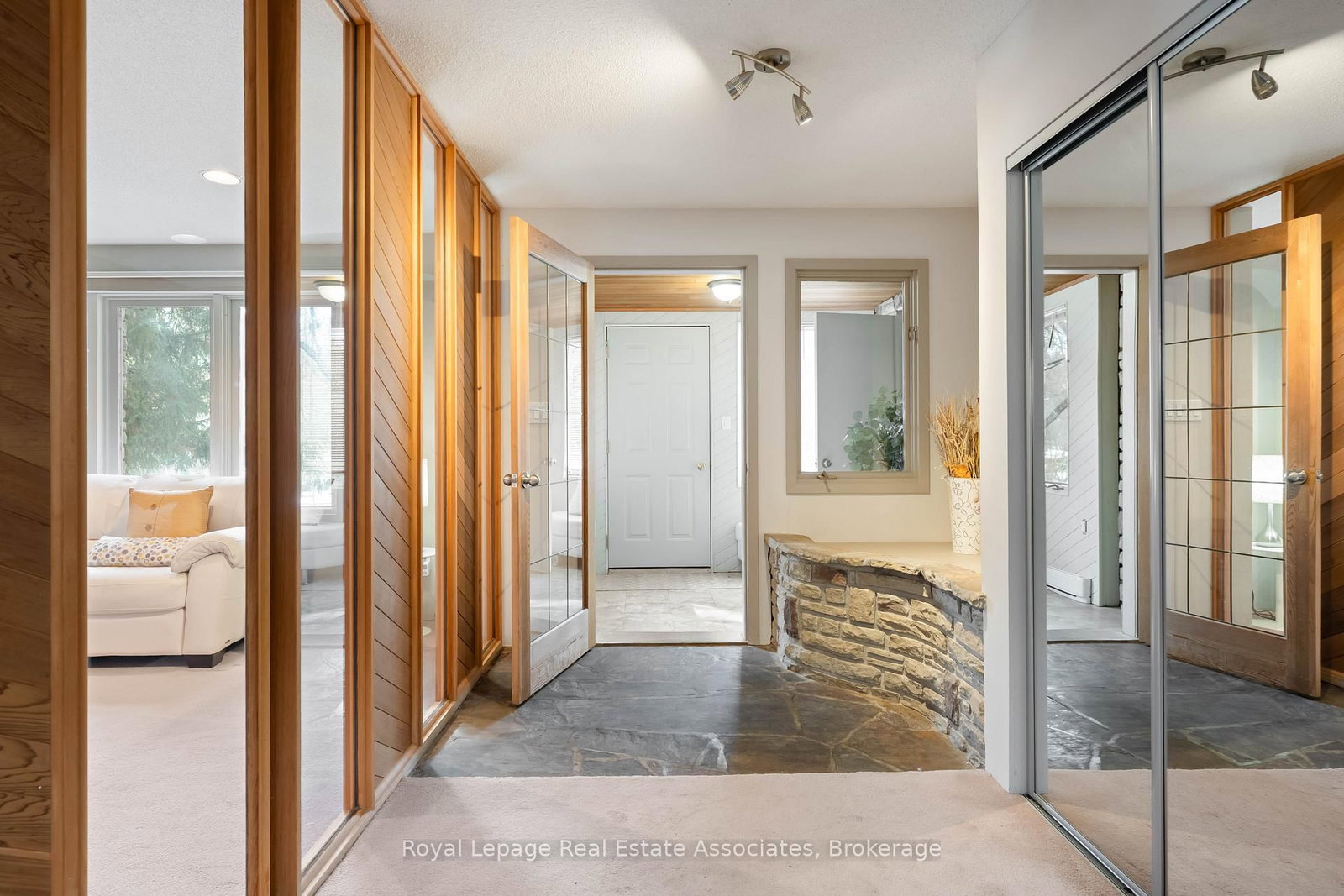 Detached House for sale at 8 Ann Street, Halton Hills, Ontario, L7G 2V2 - Georgetown - MLS: W12871886