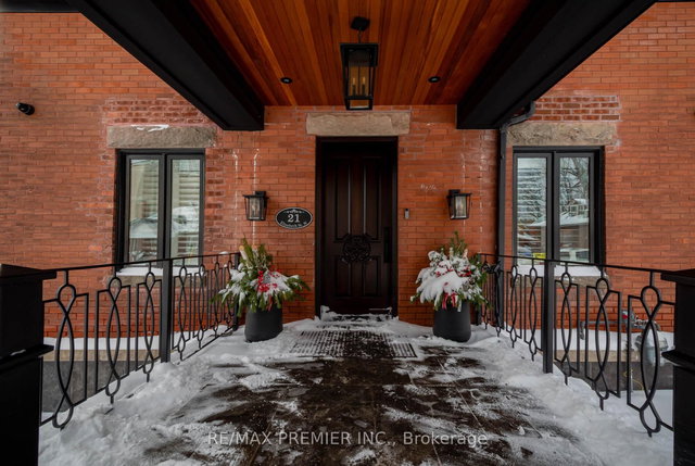 21 Elizabeth Street N