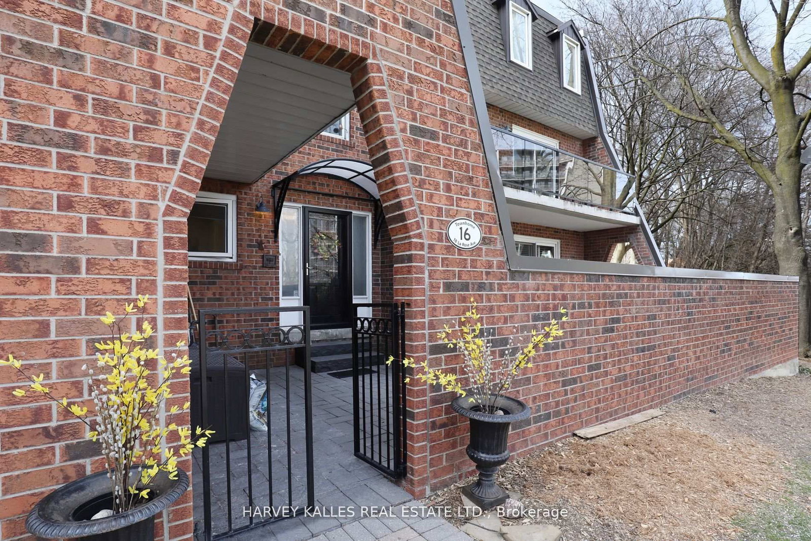 TH16-18 La Rose Avenue, Toronto, ON, photo 2