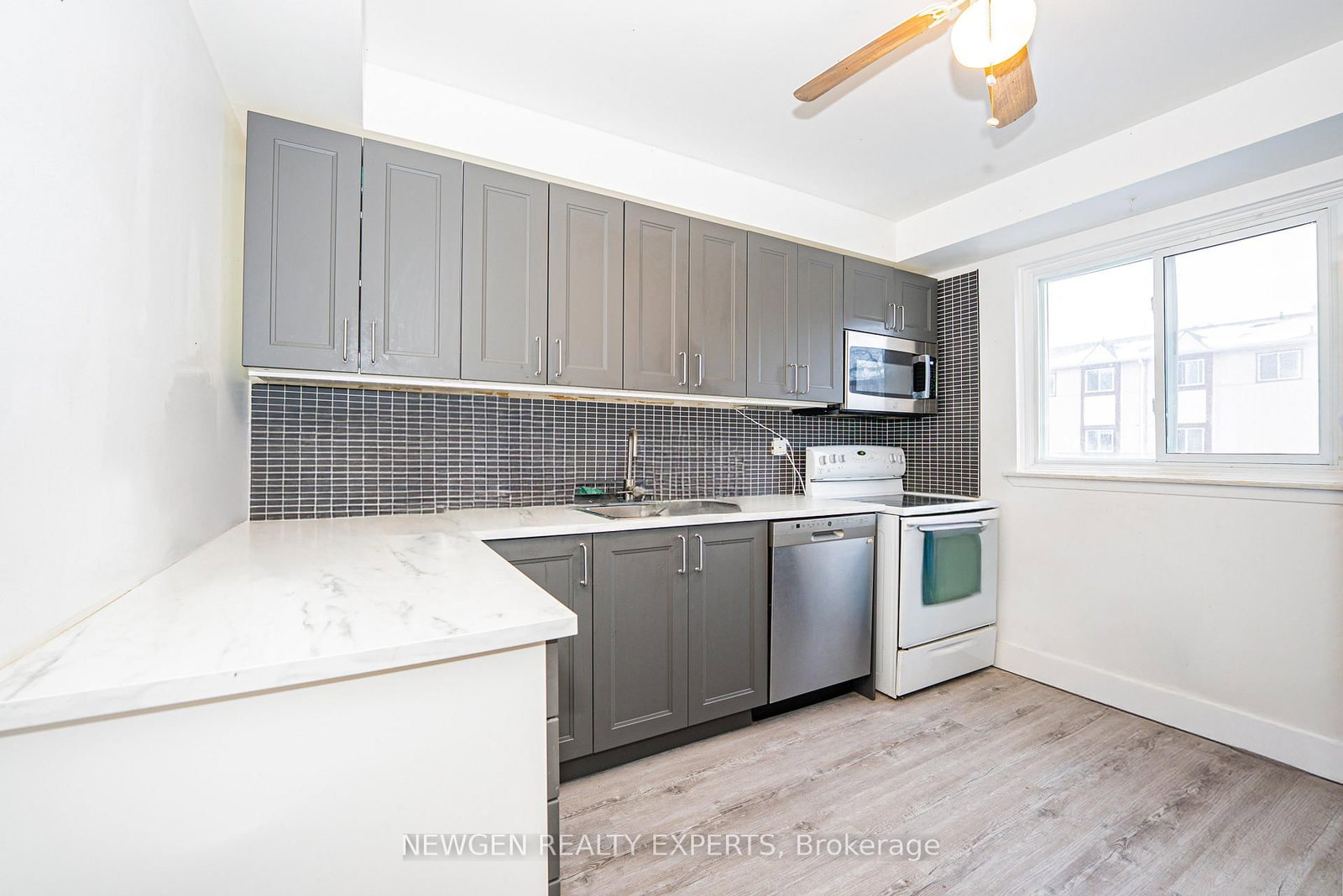 Townhouse sold at 87 Moregate Crescent, Brampton, Ontario, L6S 3K9 - Central Park - MLS: W12872678