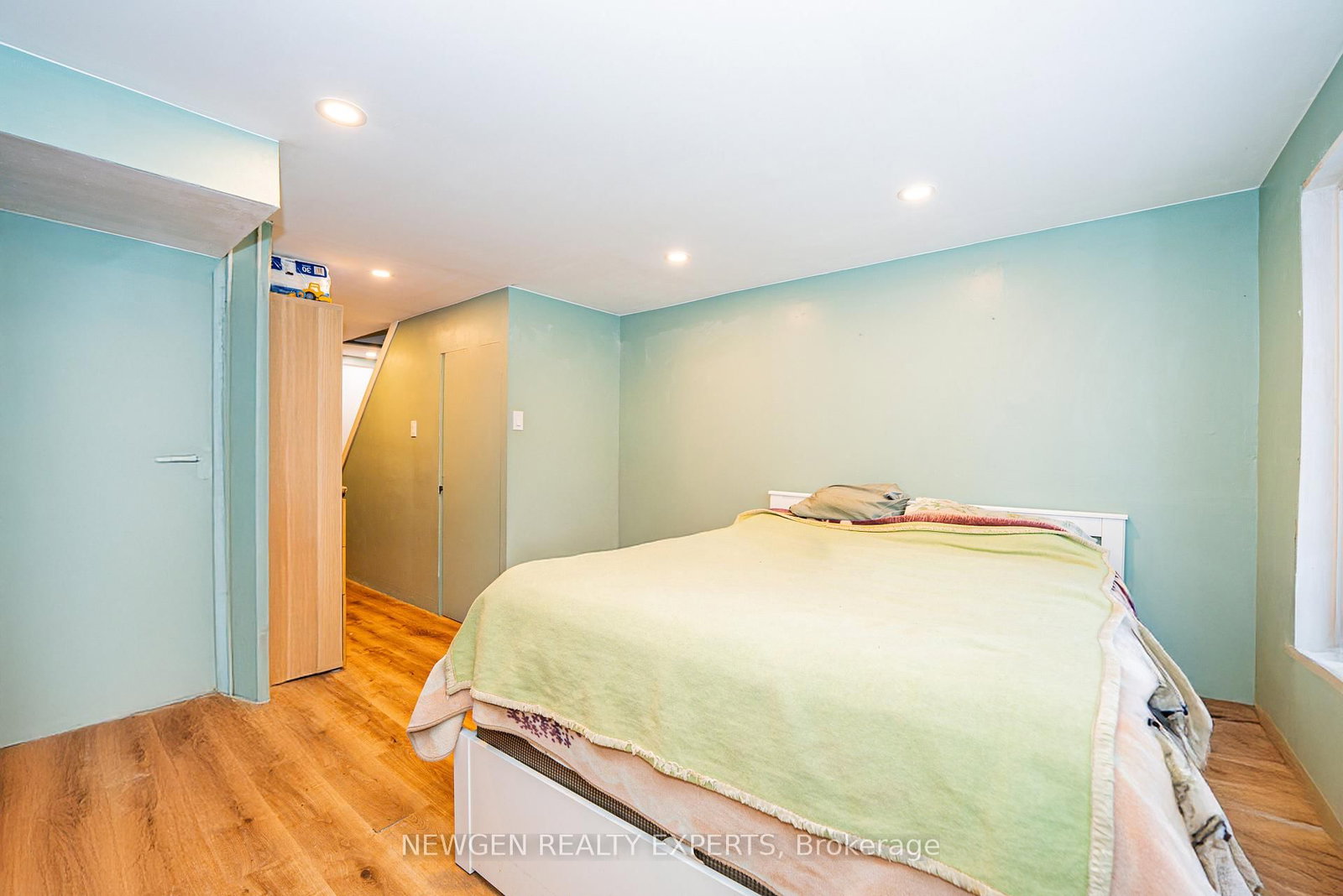 Townhouse sold at 87 Moregate Crescent, Brampton, Ontario, L6S 3K9 - Central Park - MLS: W12872678