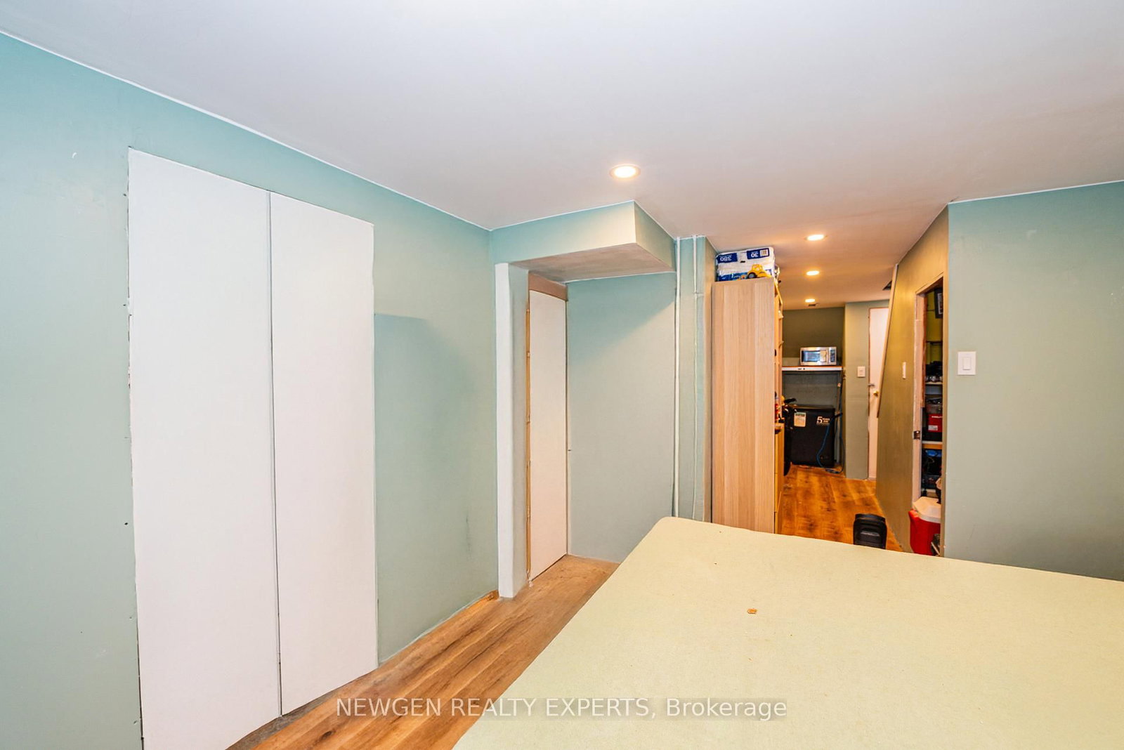 Townhouse sold at 87 Moregate Crescent, Brampton, Ontario, L6S 3K9 - Central Park - MLS: W12872678