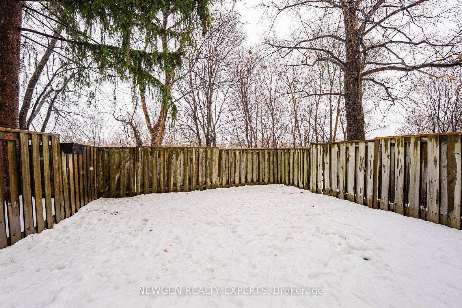 Townhouse sold at 87 Moregate Crescent, Brampton, Ontario, L6S 3K9 - Central Park - MLS: W12872678