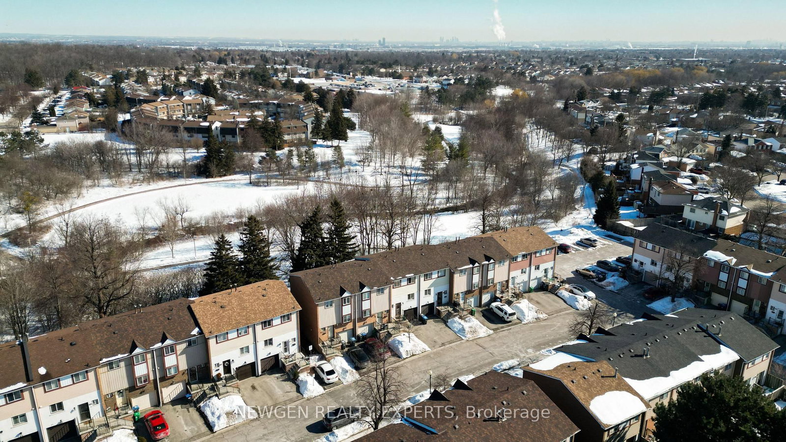 Townhouse sold at 87 Moregate Crescent, Brampton, Ontario, L6S 3K9 - Central Park - MLS: W12872678