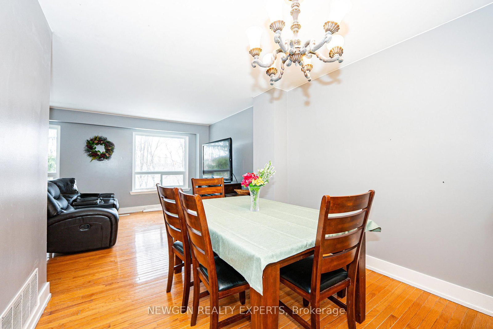 Townhouse sold at 87 Moregate Crescent, Brampton, Ontario, L6S 3K9 - Central Park - MLS: W12872678