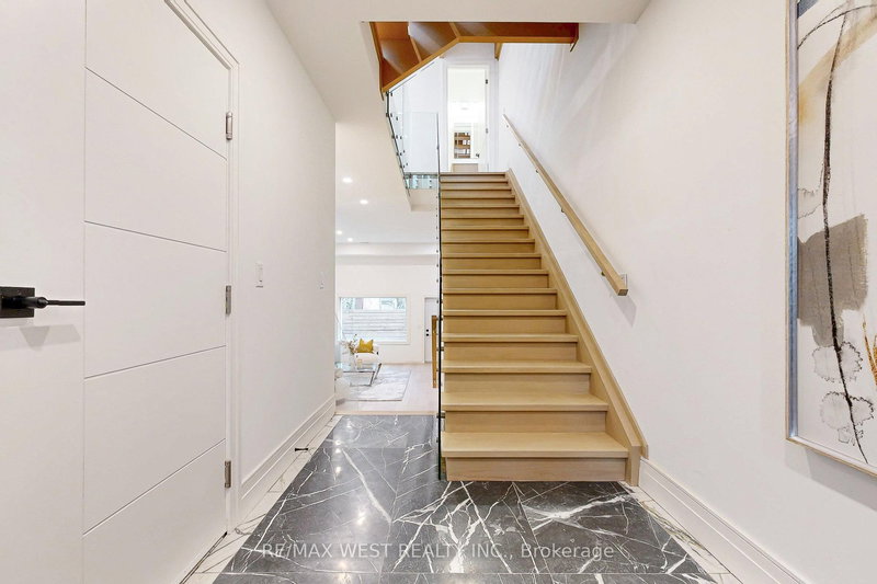 2 - 2639R Dundas St W, Toronto, M6P 1X9 | Image 3