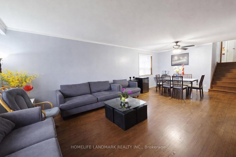 7 Burtonwood Cres, Toronto, M9V 3L9 | Image 2