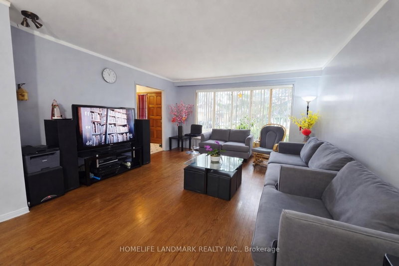 7 Burtonwood Cres, Toronto, M9V 3L9 | Image 3