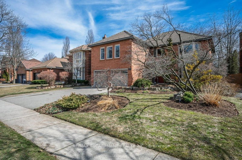 333 Claremont Cres, Oakville, L6J 6J9 | Image 3