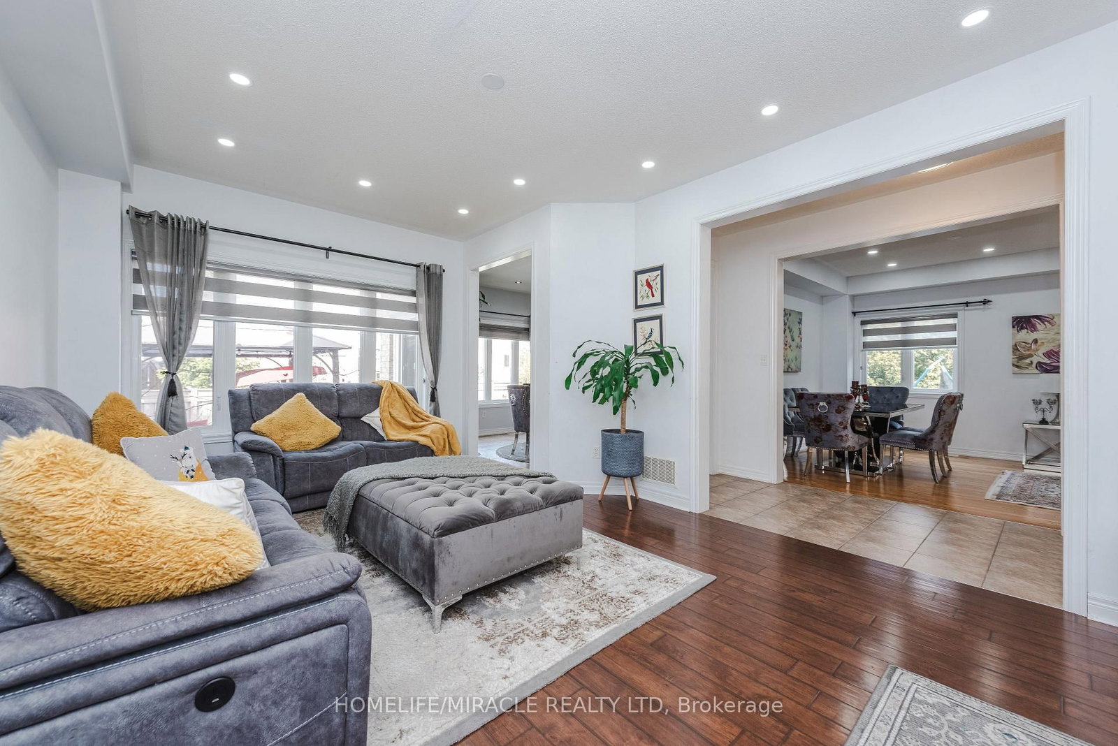 Detached House for sale at 28 Iverson Drive, Brampton, Ontario, L6X 0L6 - Credit Valley - MLS: W12873394