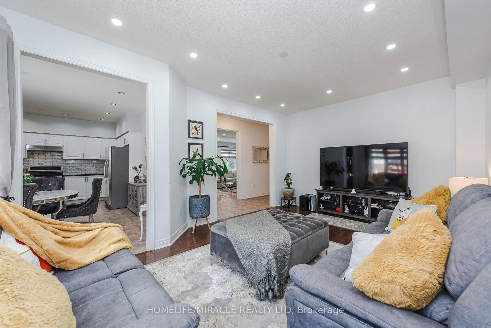 Detached House for sale at 28 Iverson Drive, Brampton, Ontario, L6X 0L6 - Credit Valley - MLS: W12873394