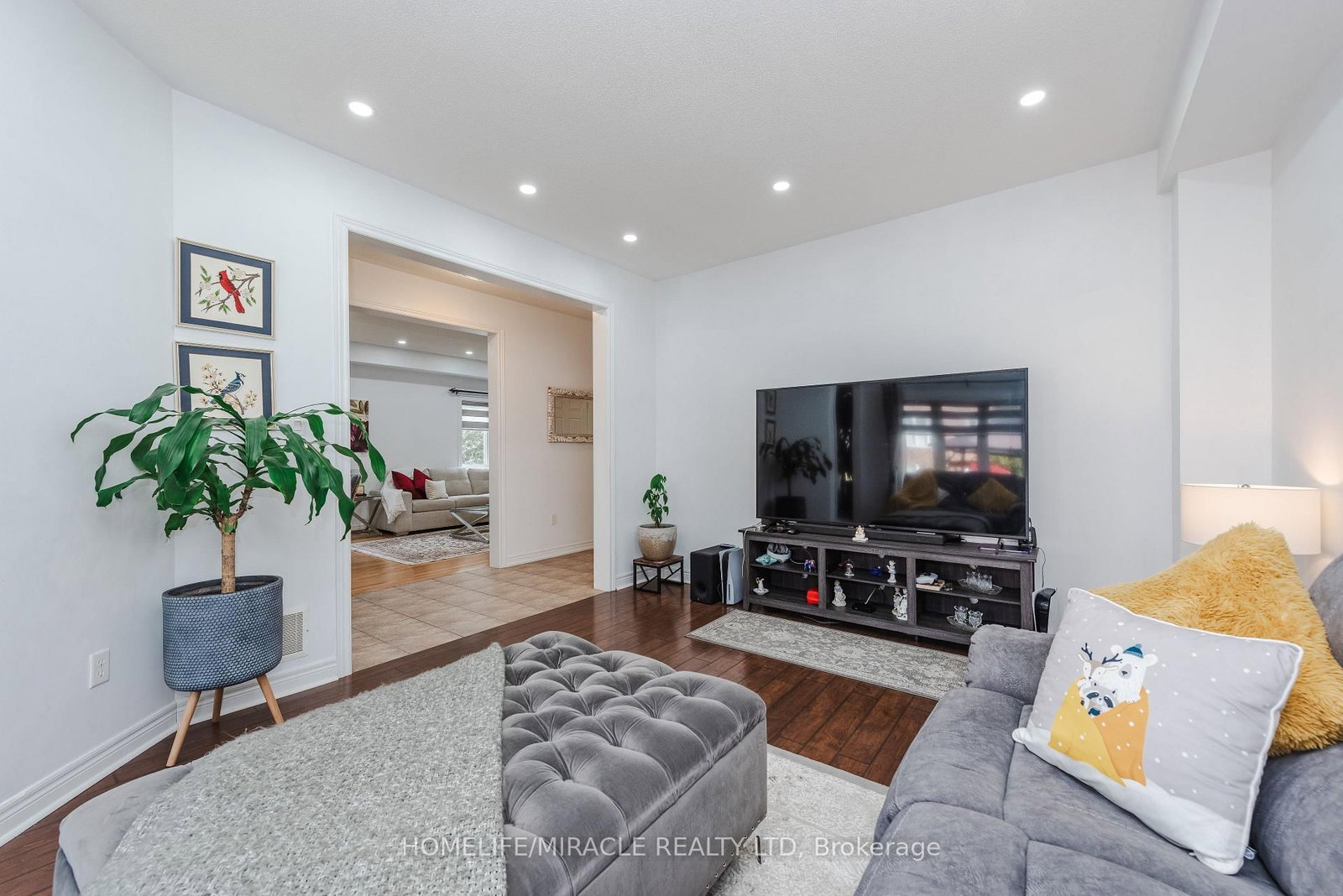 Detached House for sale at 28 Iverson Drive, Brampton, Ontario, L6X 0L6 - Credit Valley - MLS: W12873394