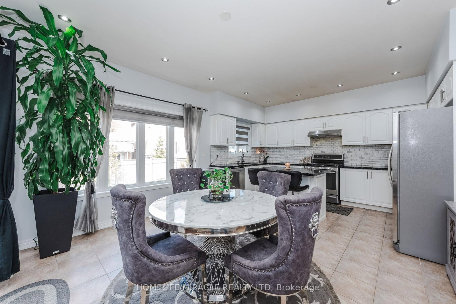 Detached House for sale at 28 Iverson Drive, Brampton, Ontario, L6X 0L6 - Credit Valley - MLS: W12873394