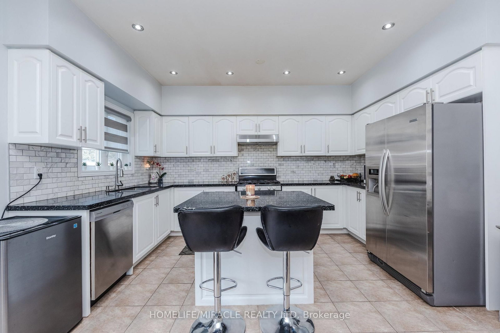 Detached House for sale at 28 Iverson Drive, Brampton, Ontario, L6X 0L6 - Credit Valley - MLS: W12873394