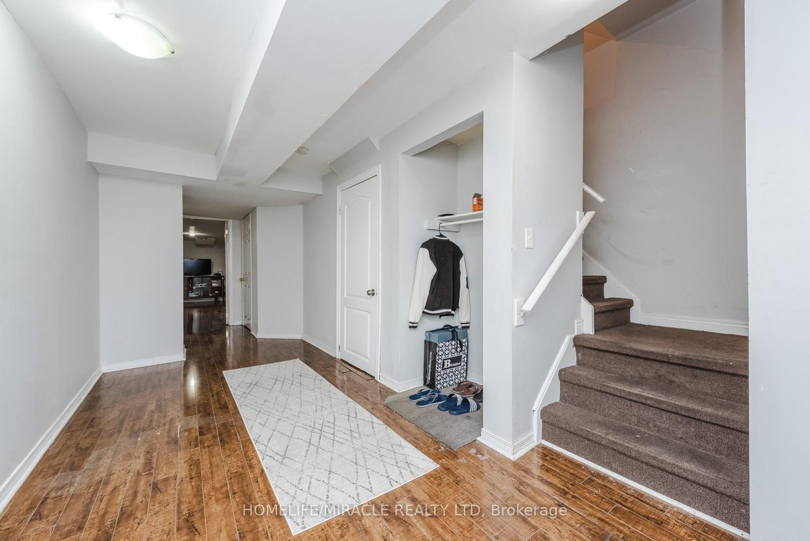 Detached House for sale at 28 Iverson Drive, Brampton, Ontario, L6X 0L6 - Credit Valley - MLS: W12873394