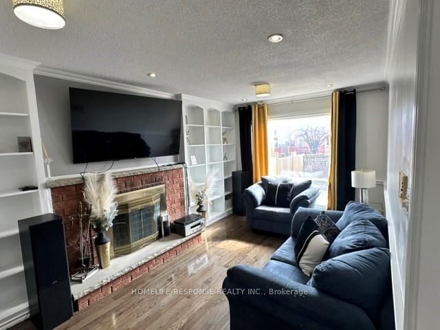 Detached House for sale at 16 Cochrane Avenue, Brampton, Ontario, L6Z 4J4 - Heart Lake East - MLS: W12873446