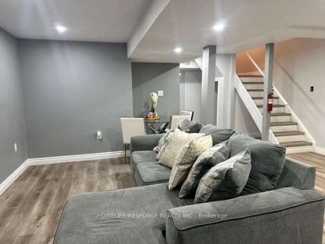 Detached House for sale at 16 Cochrane Avenue, Brampton, Ontario, L6Z 4J4 - Heart Lake East - MLS: W12873446