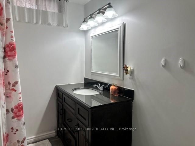 Detached House for sale at 16 Cochrane Avenue, Brampton, Ontario, L6Z 4J4 - Heart Lake East - MLS: W12873446