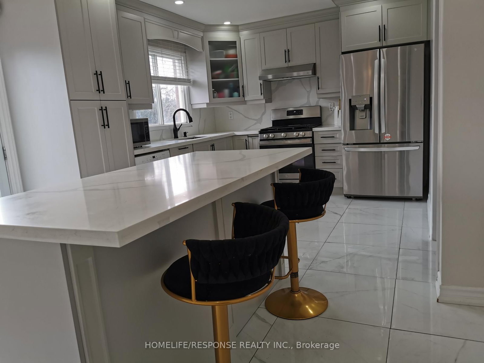 Detached House for sale at 16 Cochrane Avenue, Brampton, Ontario, L6Z 4J4 - Heart Lake East - MLS: W12873446