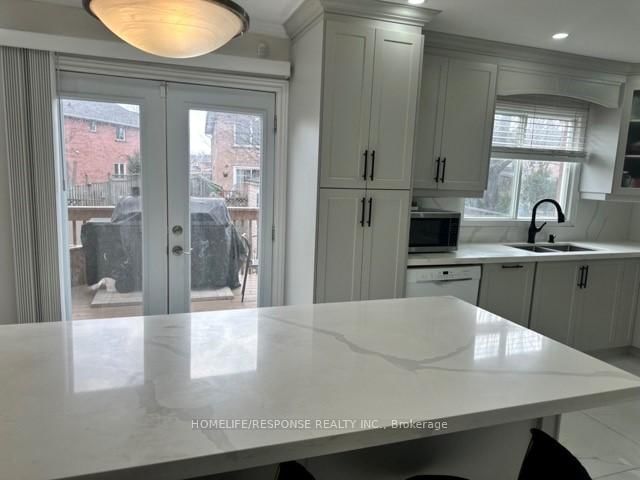 Detached House for sale at 16 Cochrane Avenue, Brampton, Ontario, L6Z 4J4 - Heart Lake East - MLS: W12873446