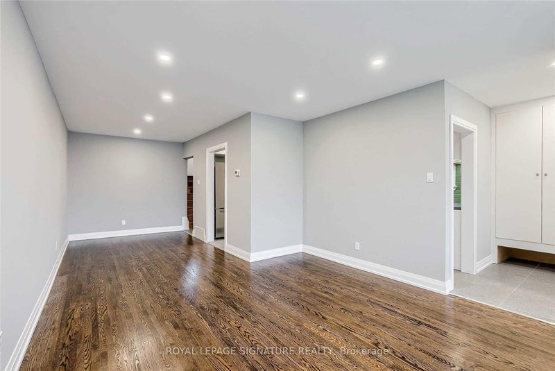 2545 Padstow Cres, Mississauga, L5J 2G2 | Image 2