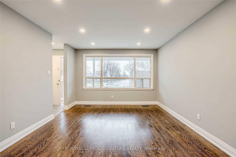 2545 Padstow Cres, Mississauga, L5J 2G2 | Image 3