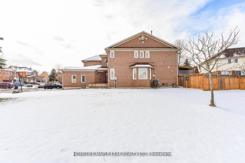 100 Alaskan Summit Crt W, Brampton, L6R 1N9 | Image 3