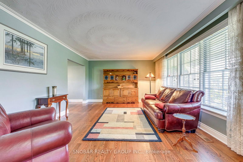 39 Beaver Bend Cres, Toronto, M9B 5R2 | Image 3