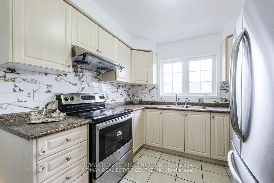 Townhouse for sale at 3-620 Ferguson Drive, Milton, Ontario, L9T 0M7 - Beaty - MLS: W12874182