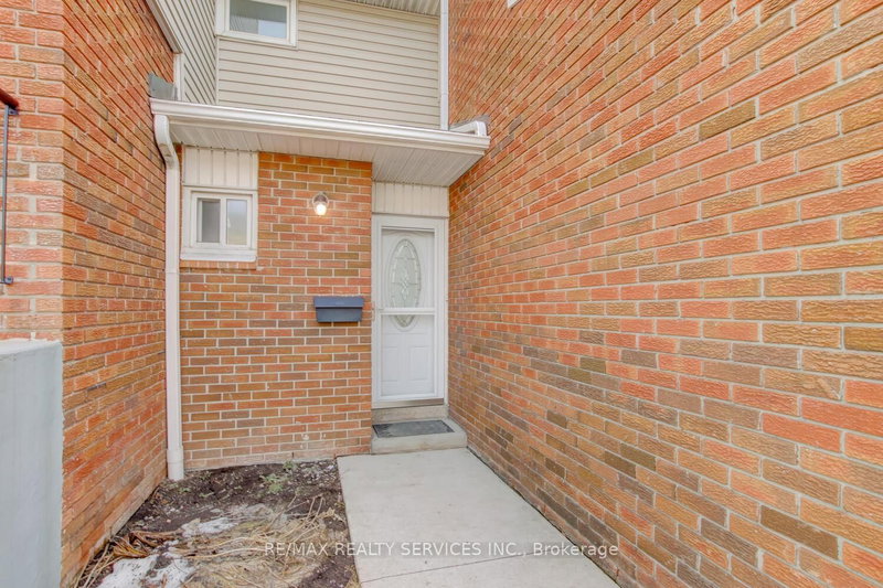 49 - 44 Franklin Crt, Brampton, L6T 3Z1 | Image 2
