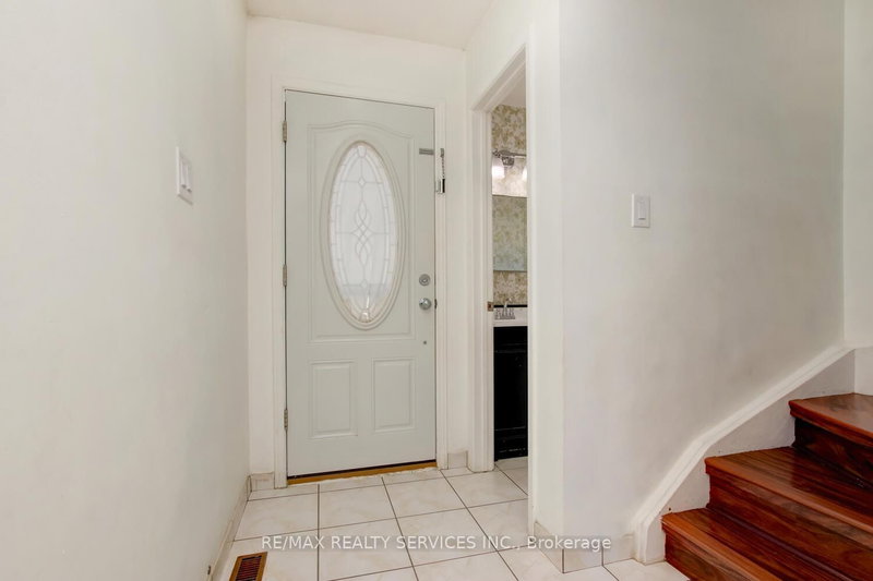 49 - 44 Franklin Crt, Brampton, L6T 3Z1 | Image 3
