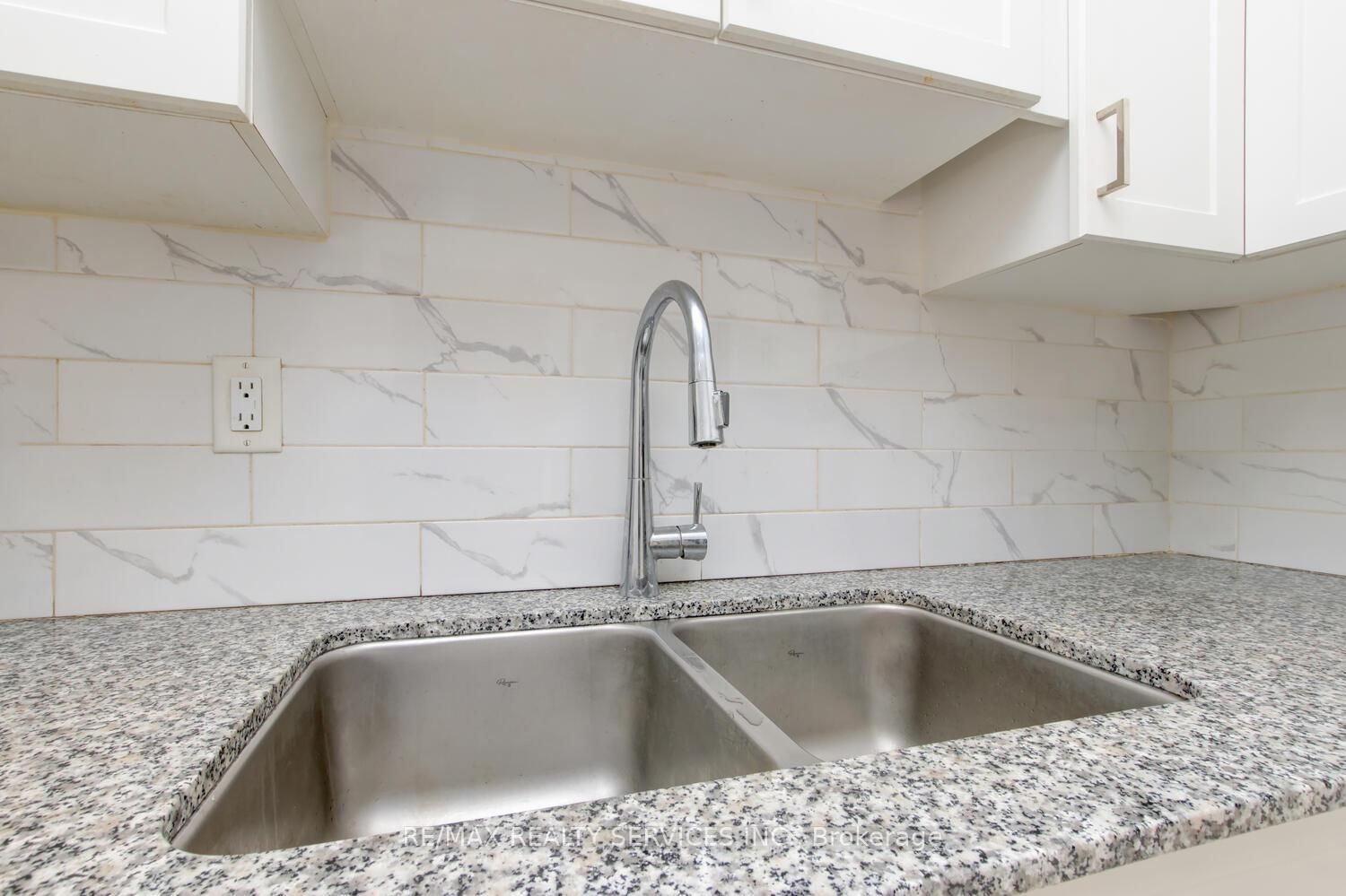 Townhouse for sale at 49-44 Franklin Court, Brampton, Ontario, L6T 3Z1 - Bramalea West Industrial - MLS: W12874408