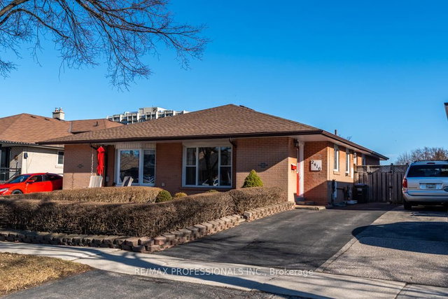 2416 Padstow Crescent