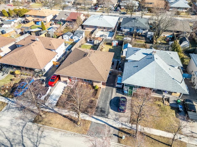 2416 Padstow Crescent