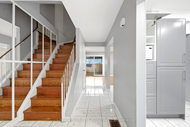 34 Hillbank Tr, Brampton, L6S 1P6 | Image 2