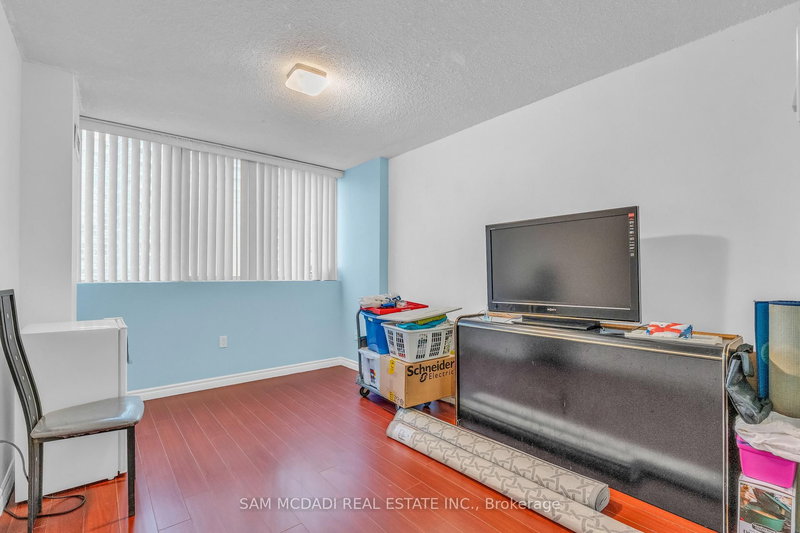 605 - 3590 Kaneff Cres, Mississauga, K5A 3X3 | Image 3