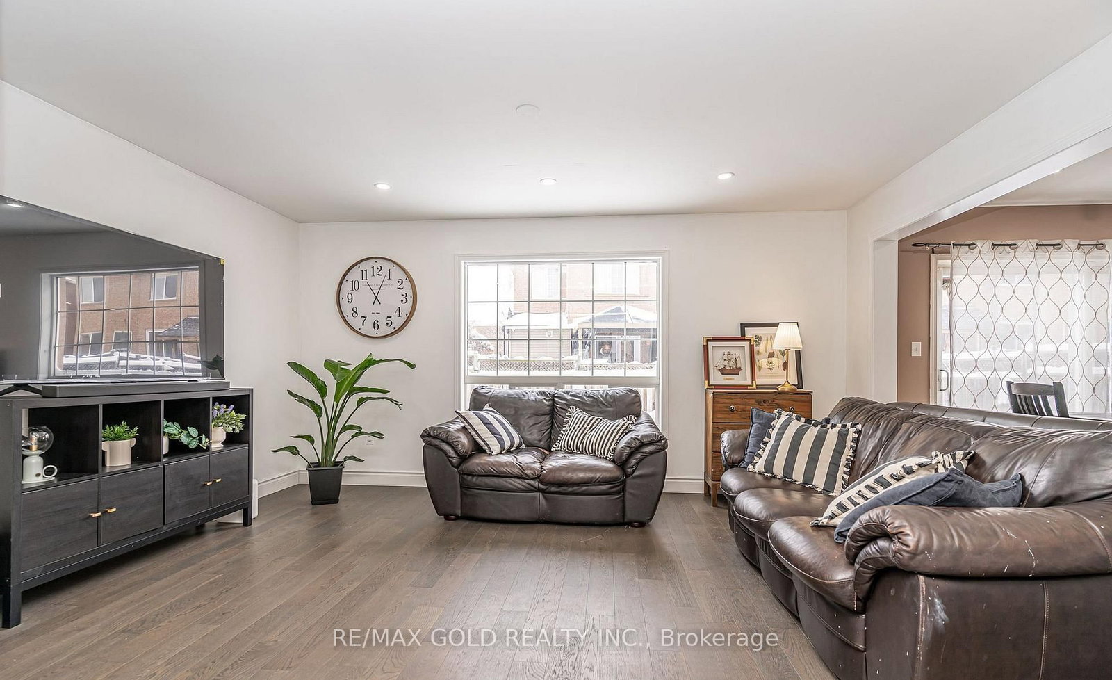 Detached House for sale at 2 Zimmer Street, Brampton, Ontario, L6S 6L3 - Gore Industrial North - MLS: W12875276