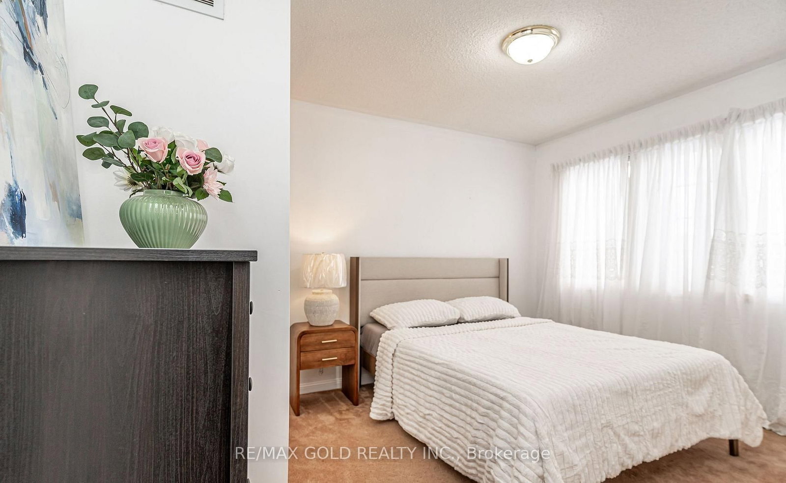 Detached House for sale at 2 Zimmer Street, Brampton, Ontario, L6S 6L3 - Gore Industrial North - MLS: W12875276