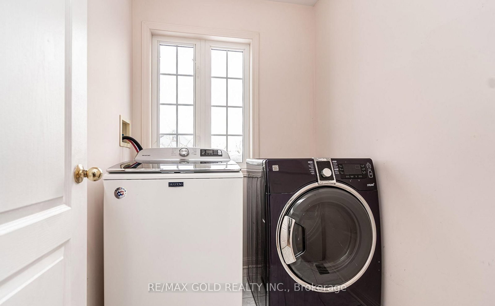 Detached House for sale at 2 Zimmer Street, Brampton, Ontario, L6S 6L3 - Gore Industrial North - MLS: W12875276